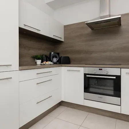 Mokotow Bernardynska With Balcony By Renters * Varsó