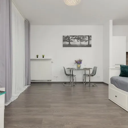 Mokotow Bernardynska With Balcony By Renters Lägenhet *