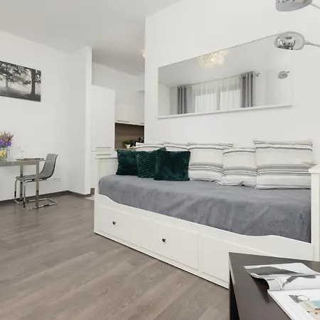 Apartman Mokotow Bernardynska With Balcony By Renters Varsó