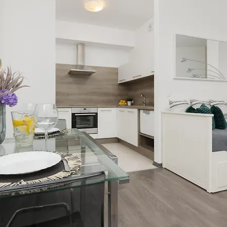 Mokotów Bernardyńska With Balcony By Renters Warszawa