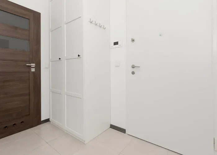 Mokotow Bernardynska With Balcony By Renters 아파트