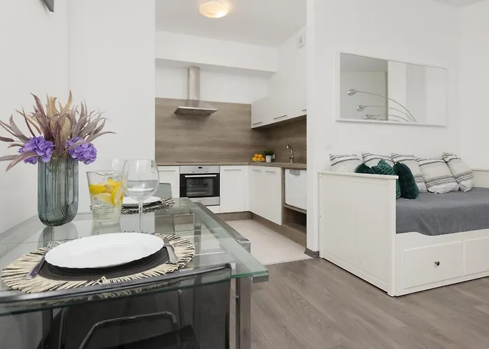 Mokotow Bernardynska With Balcony By Renters وارسو